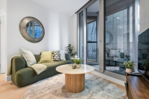 Stylish Apt in West Side Place with Balcony and Pool